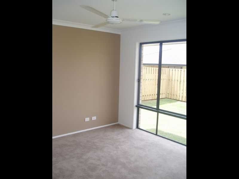 17 Eimeo Place, Sandstone Point QLD 4511