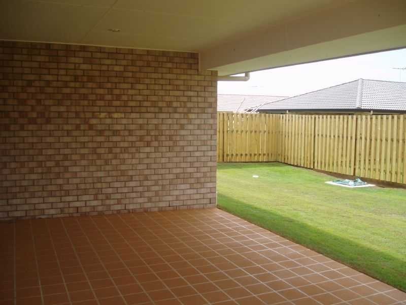 17 Eimeo Place, Sandstone Point QLD 4511