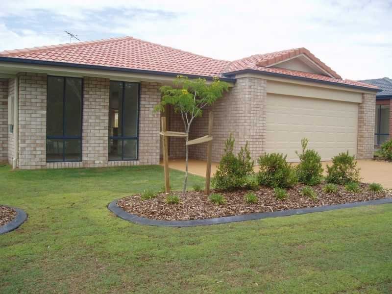 17 Eimeo Place, Sandstone Point QLD 4511