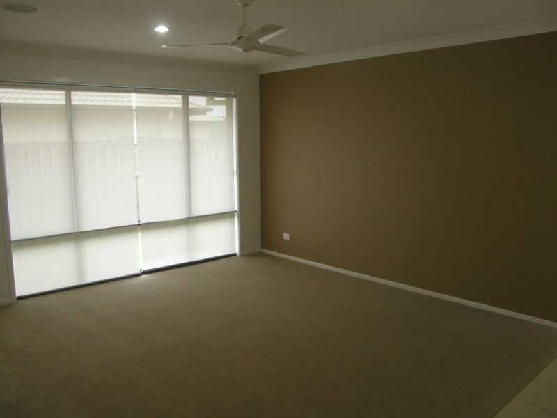 3 Dunwich Court, Sandstone Point QLD 4511