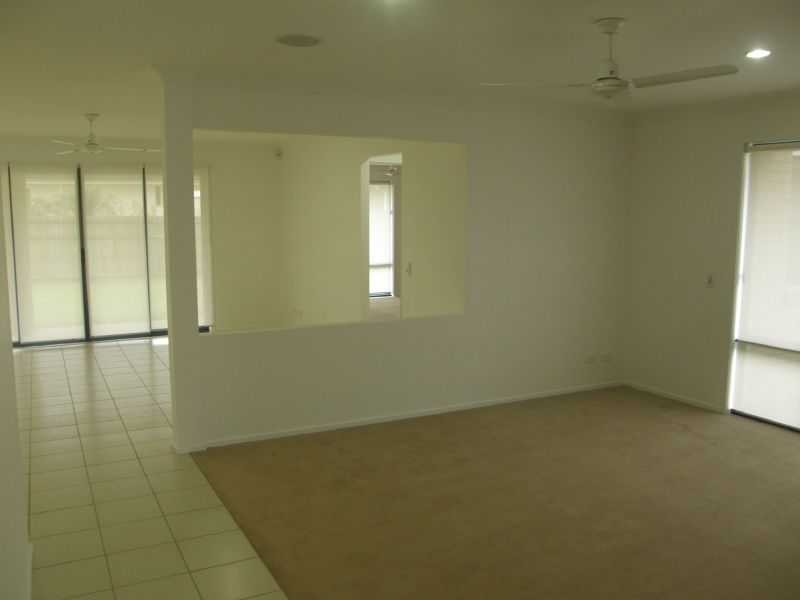 3 Dunwich Court, Sandstone Point QLD 4511