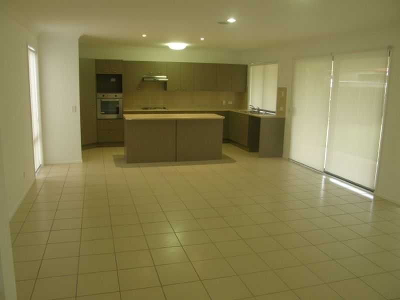 3 Dunwich Court, Sandstone Point QLD 4511