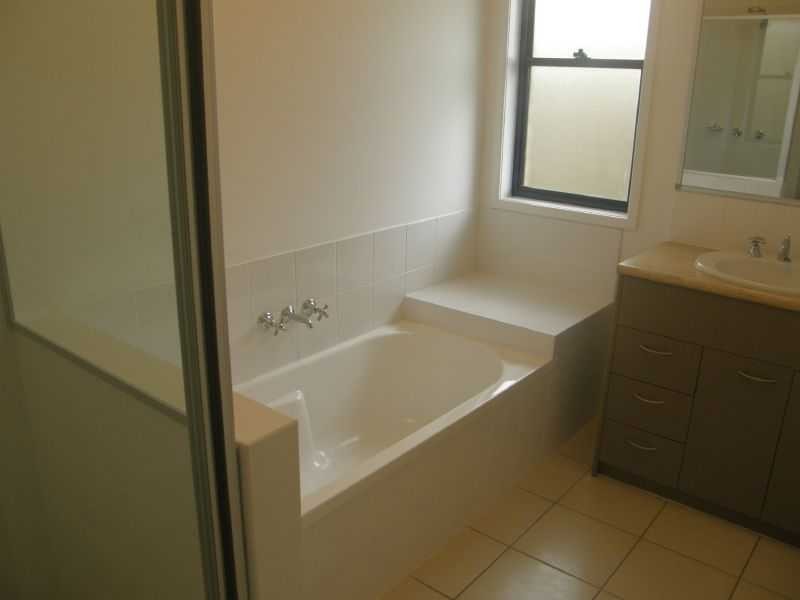 3 Dunwich Court, Sandstone Point QLD 4511