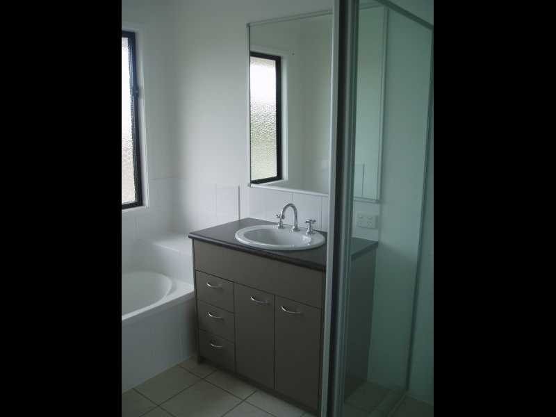 1 Bondi Court, Sandstone Point QLD 4511