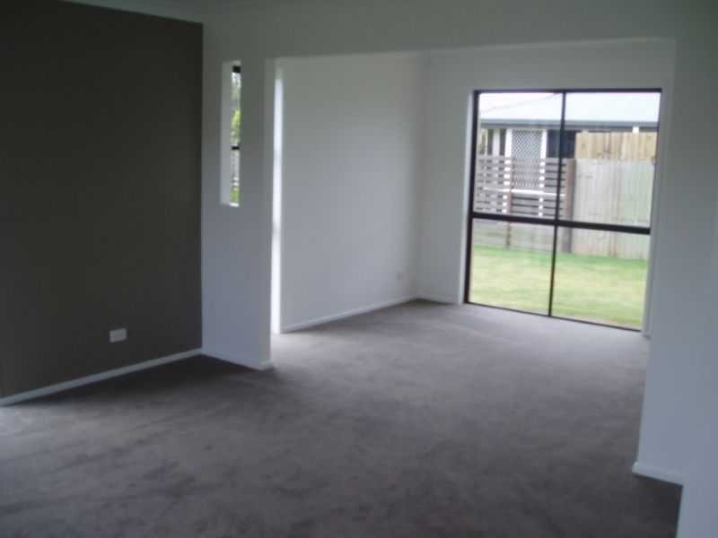 1 Bondi Court, Sandstone Point QLD 4511