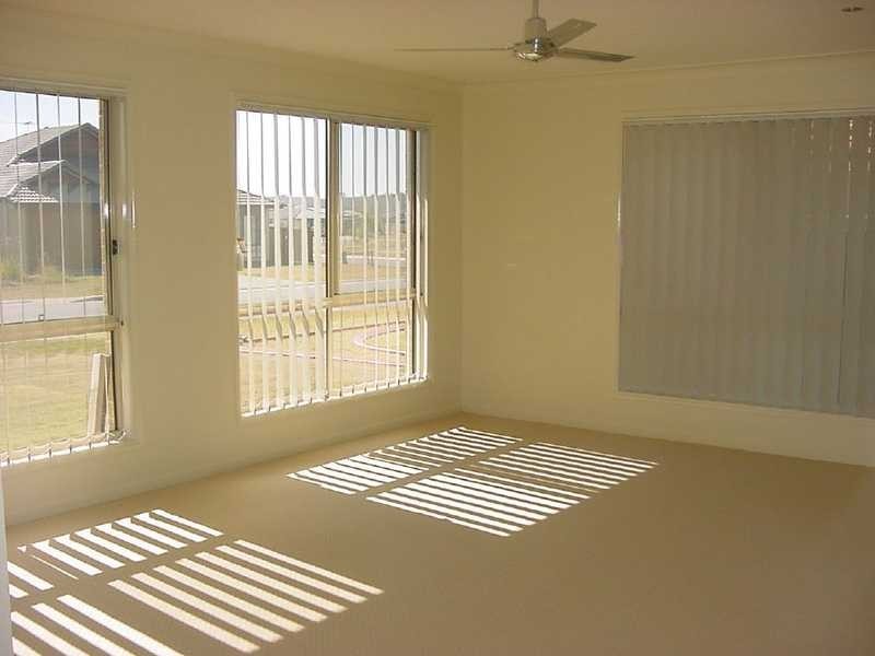 35 Mossman Way, Sandstone Point QLD 4511