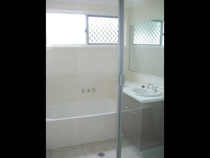 Unit 3/14 Fifth Ave, Bongaree QLD 4507