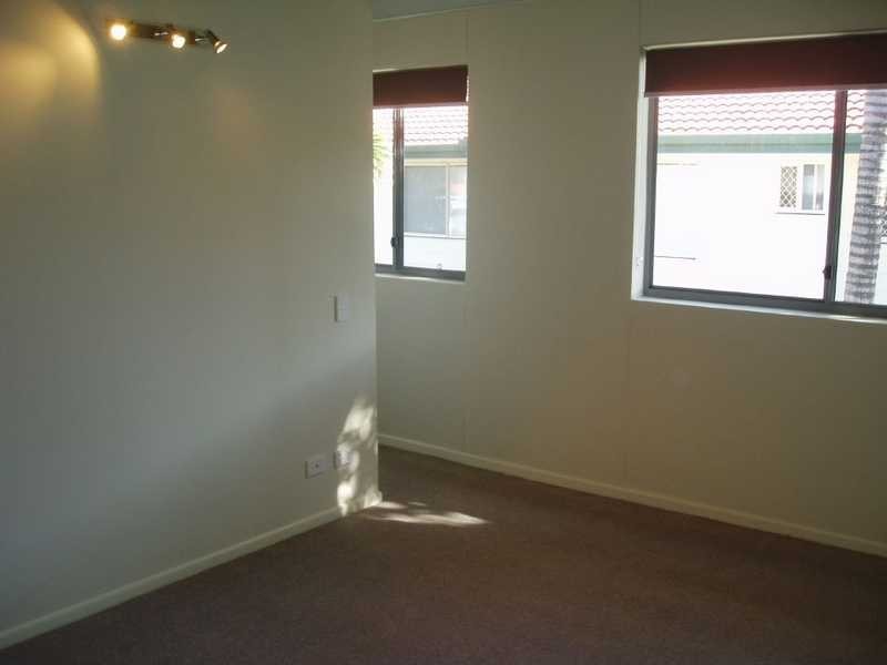 Unit 2/24 Kangaroo Ave, Bongaree QLD 4507