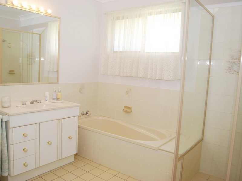 2/3 Inverness Court, Banora Point NSW 2486