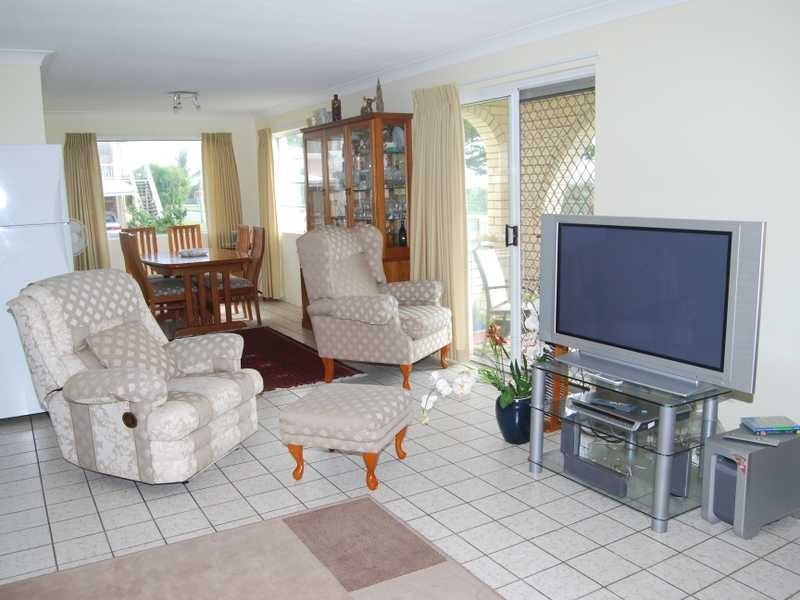 Unit 2/220 Pacific Parade, Bilinga QLD 4225