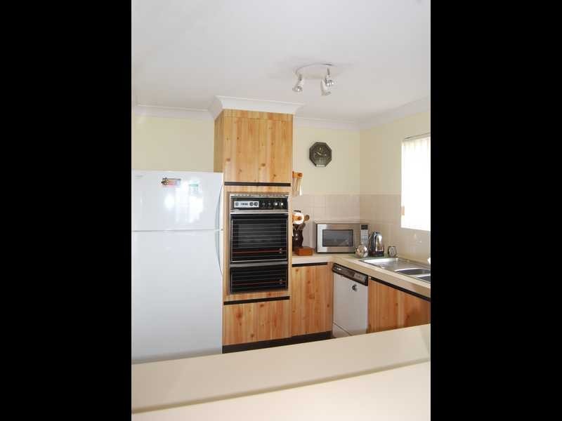 Unit 2/220 Pacific Parade, Bilinga QLD 4225