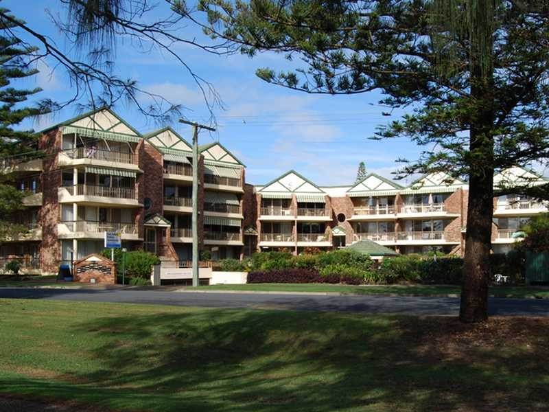 2/146 Pacific Parade, Bilinga QLD 4225