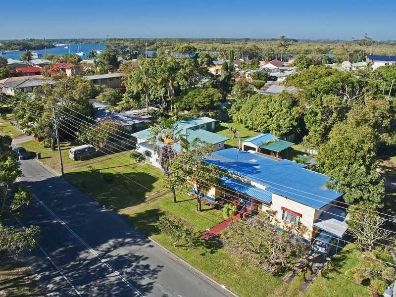 18 Dry Dock Road, Tweed Heads South NSW 2486