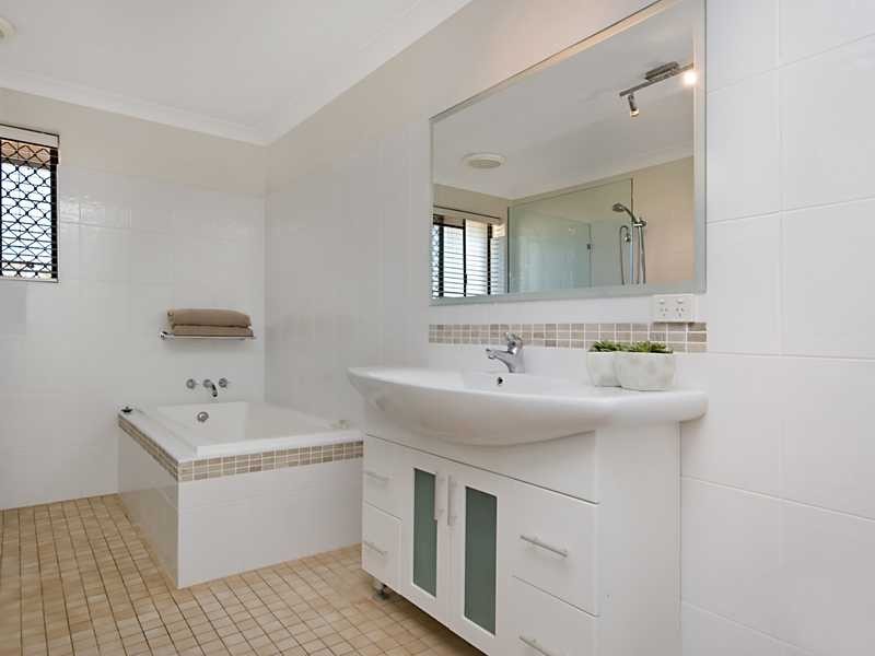 7 Wupawn Place, Banora Point NSW 2486