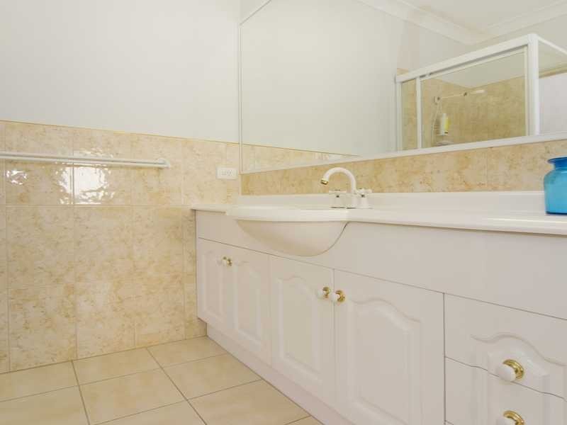 2/2 Daintree Close, Banora Point NSW 2486