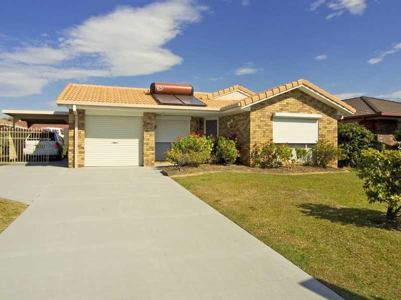 9 Woodlands Drive, Banora Point NSW 2486