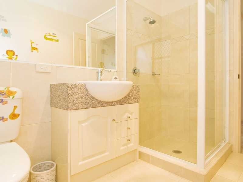 1/2 Daintree Close, Banora Point NSW 2486