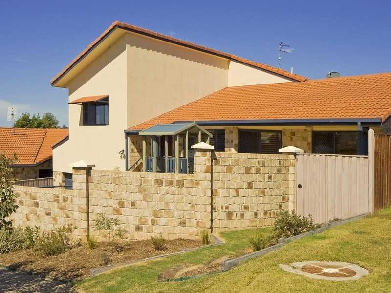 1/2 Daintree Close, Banora Point NSW 2486