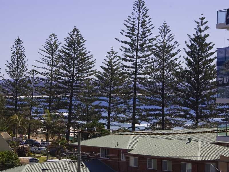 5/4-6 Eden Avenue, Rainbow Bay QLD 4225