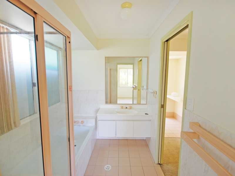 31 Martinelli Avenue, Banora Point NSW 2486