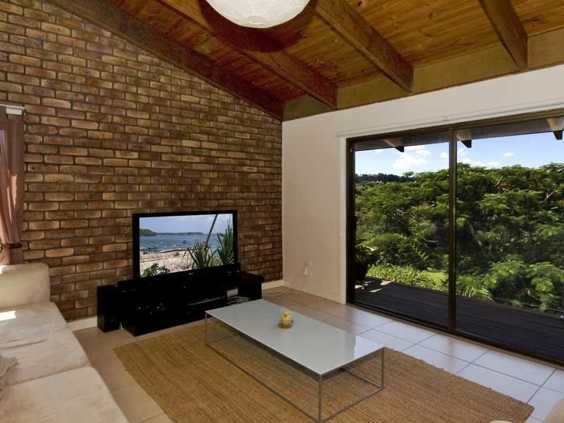 2 Elm Place, Banora Point NSW 2486