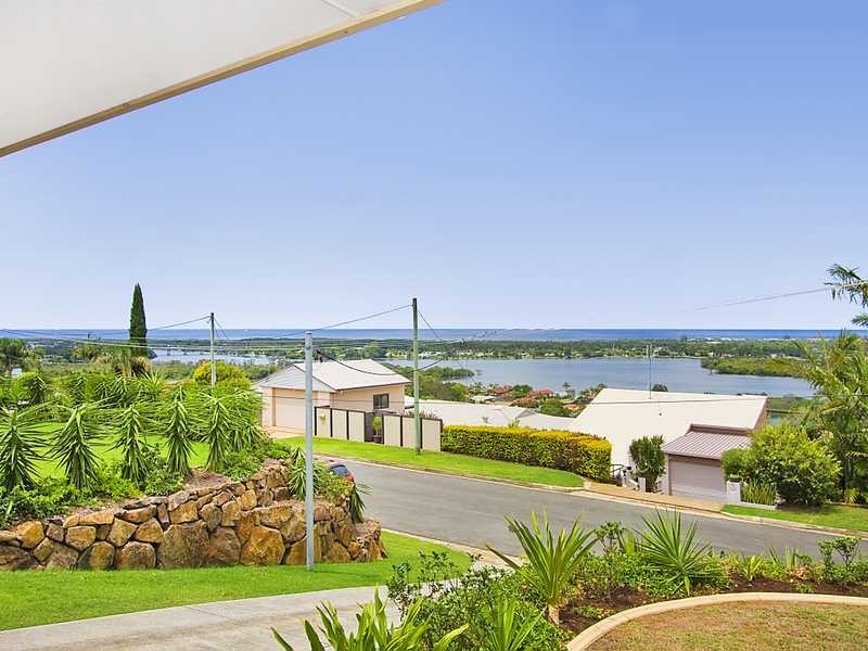7 Blue Haze Cresent, Banora Point NSW 2486