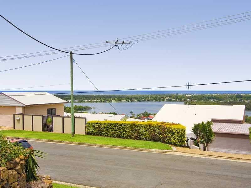 7 Blue Haze Cresent, Banora Point NSW 2486