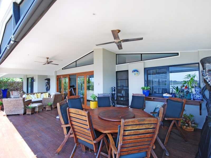 100 Broadwater Esplanade, Bilambil Heights NSW 2486