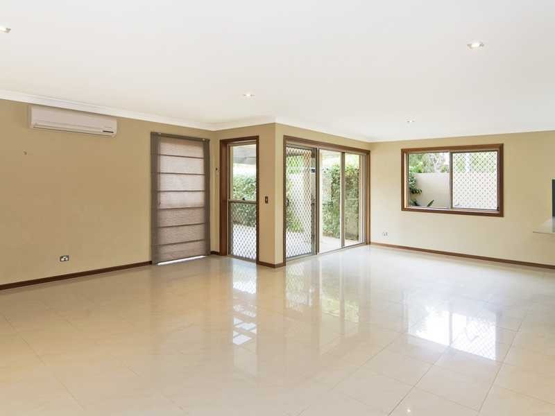 1/8 Gala Grove, Kirra QLD 4225