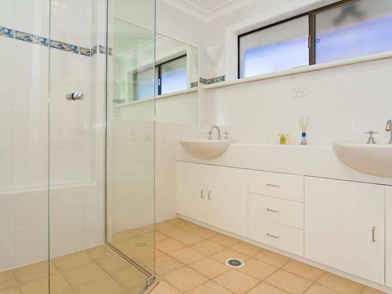 5 & 5a Gollan Drive, Tweed Heads West NSW 2485