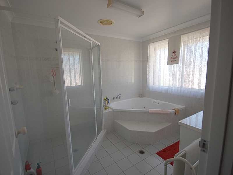 77 Glen Ayr Drive, Banora Point NSW 2486