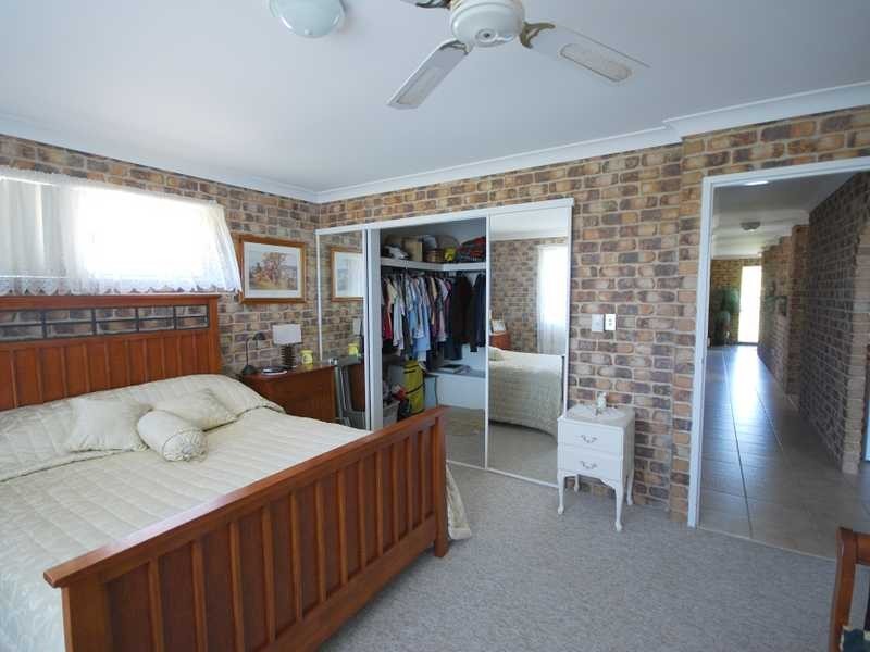 77 Glen Ayr Drive, Banora Point NSW 2486