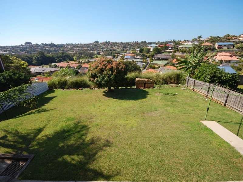77 Glen Ayr Drive, Banora Point NSW 2486