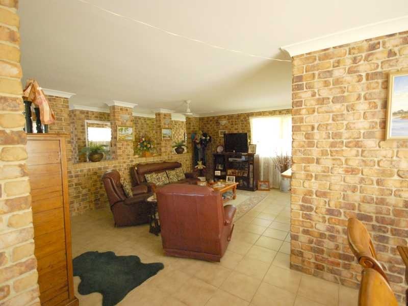 77 Glen Ayr Drive, Banora Point NSW 2486