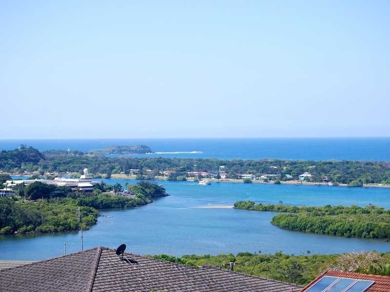 26 Walter Cresent, Banora Point NSW 2486