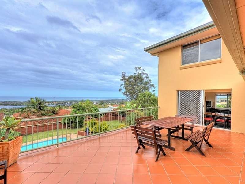 26 Walter Cresent, Banora Point NSW 2486