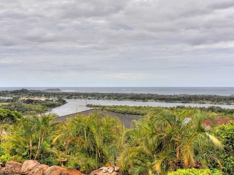 26 Walter Cresent, Banora Point NSW 2486