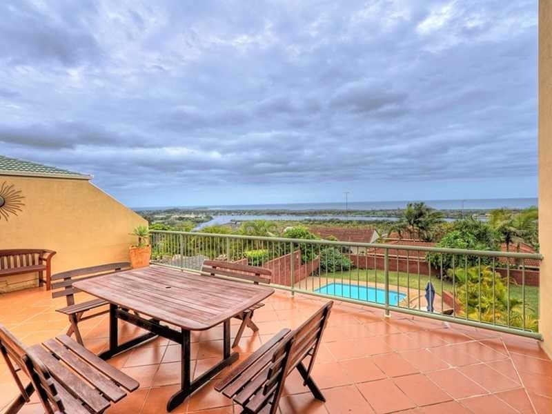 26 Walter Cresent, Banora Point NSW 2486