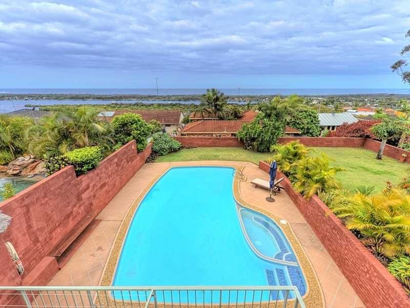 26 Walter Cresent, Banora Point NSW 2486