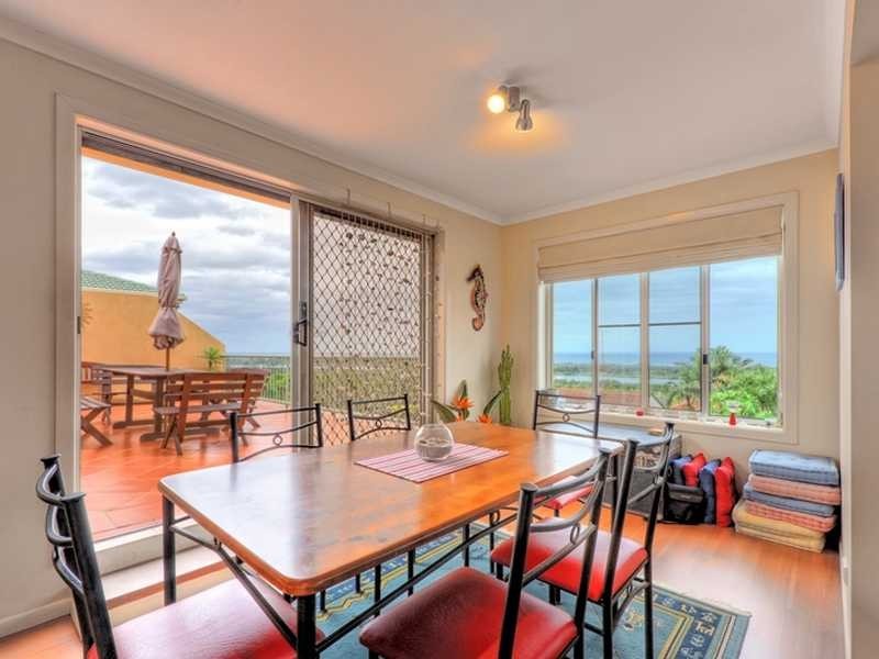 26 Walter Cresent, Banora Point NSW 2486