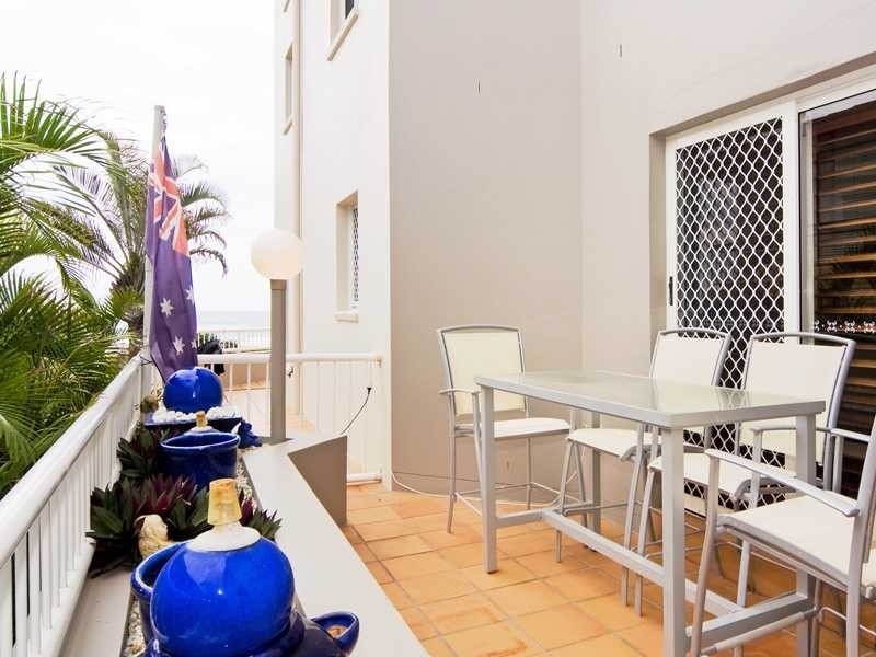 2/241 Golden Four Drive, Bilinga QLD 4225