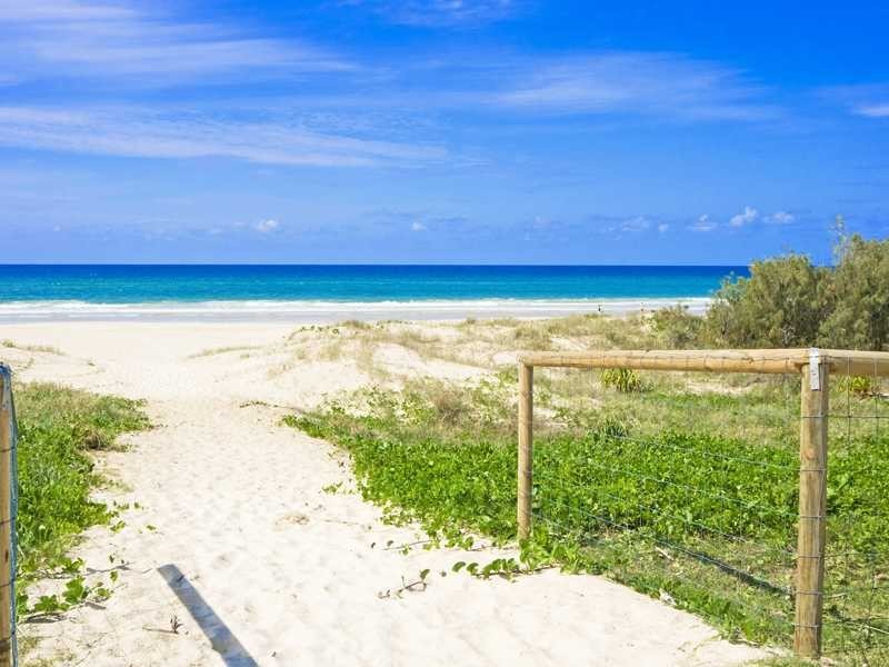 2/241 Golden Four Drive, Bilinga QLD 4225