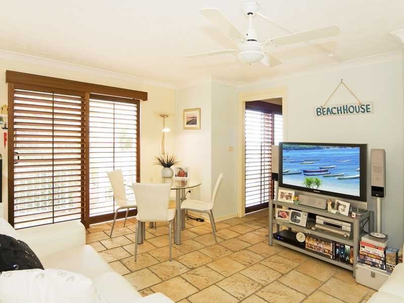 2/241 Golden Four Drive, Bilinga QLD 4225