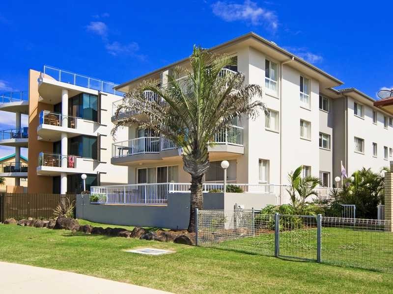 2/241 Golden Four Drive, Bilinga QLD 4225