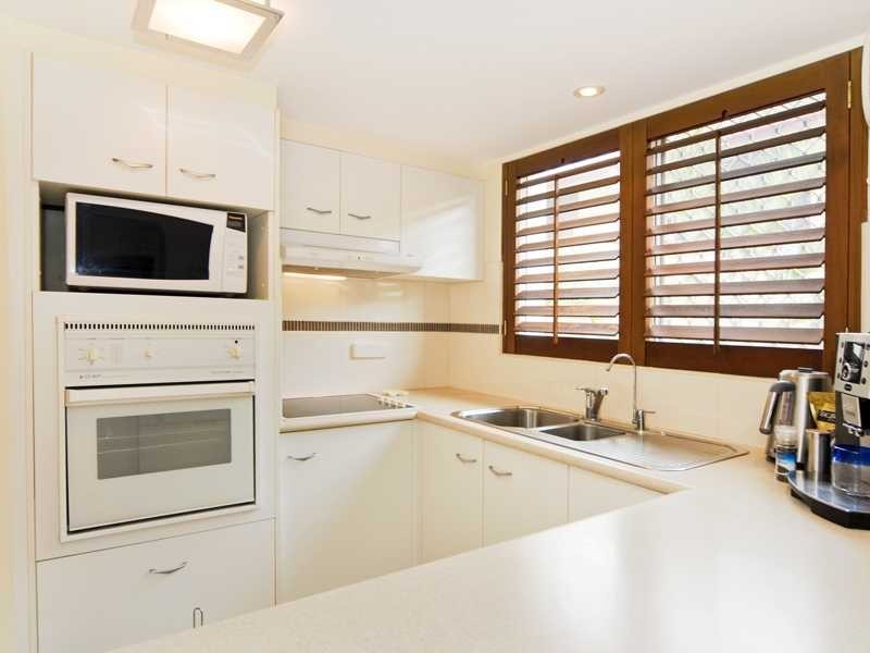 2/241 Golden Four Drive, Bilinga QLD 4225