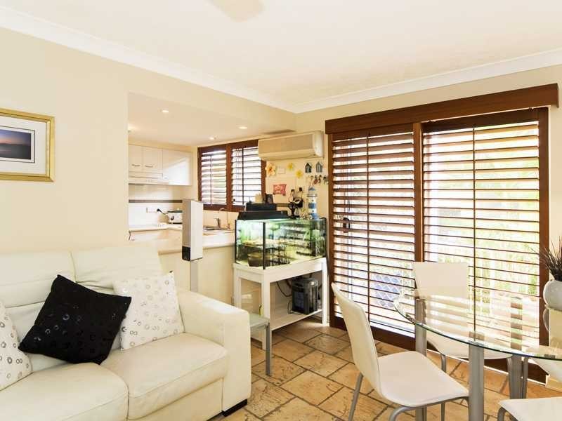 2/241 Golden Four Drive, Bilinga QLD 4225