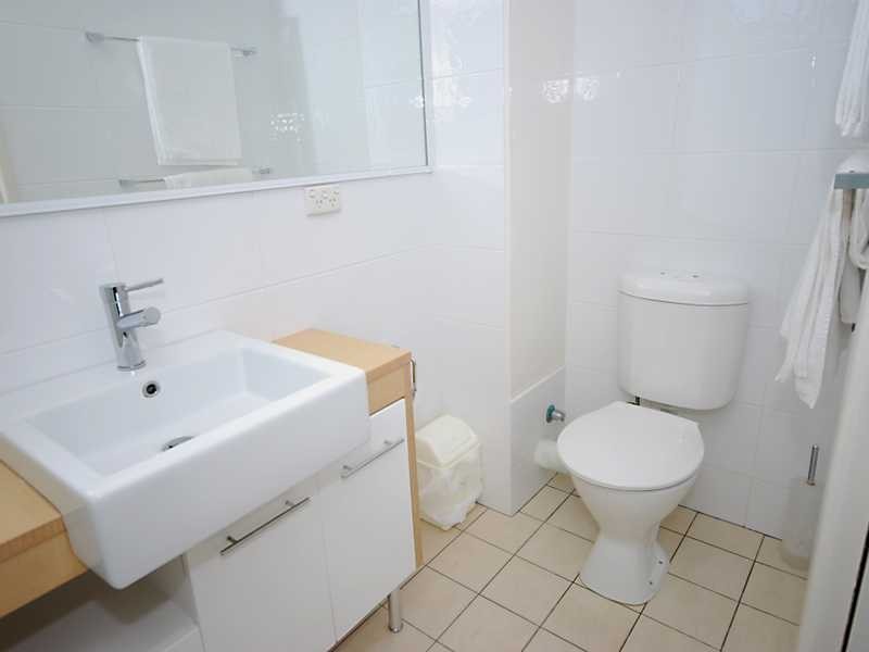 Unit/17/82 Marine Parade, Coolangatta QLD 4225