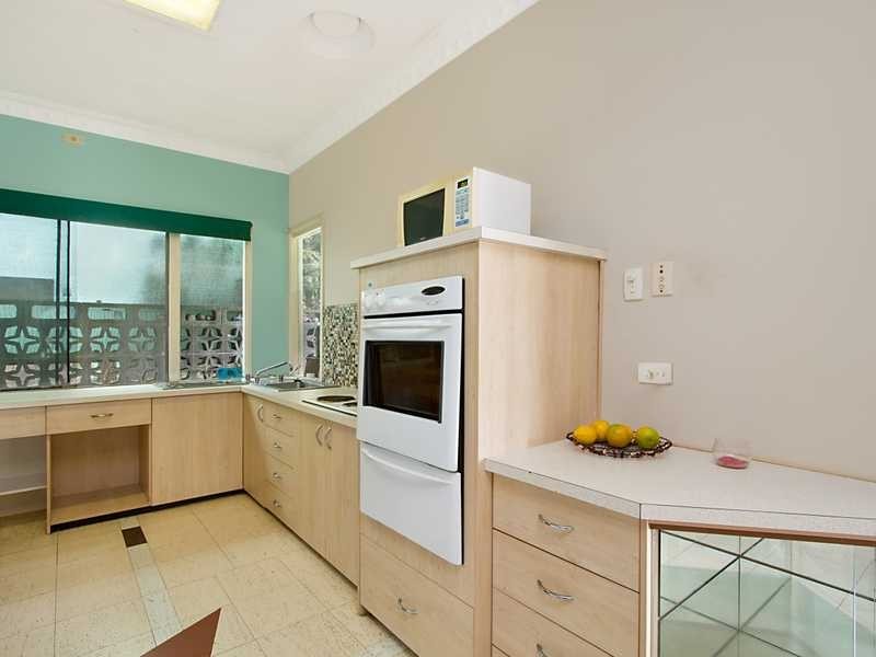 33 Ballow Street, Coolangatta QLD 4225