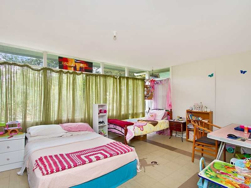 33 Ballow Street, Coolangatta QLD 4225