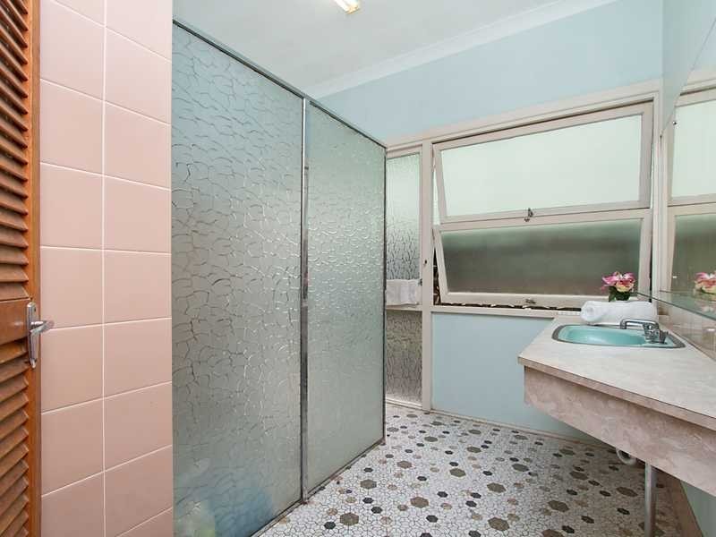 33 Ballow Street, Coolangatta QLD 4225